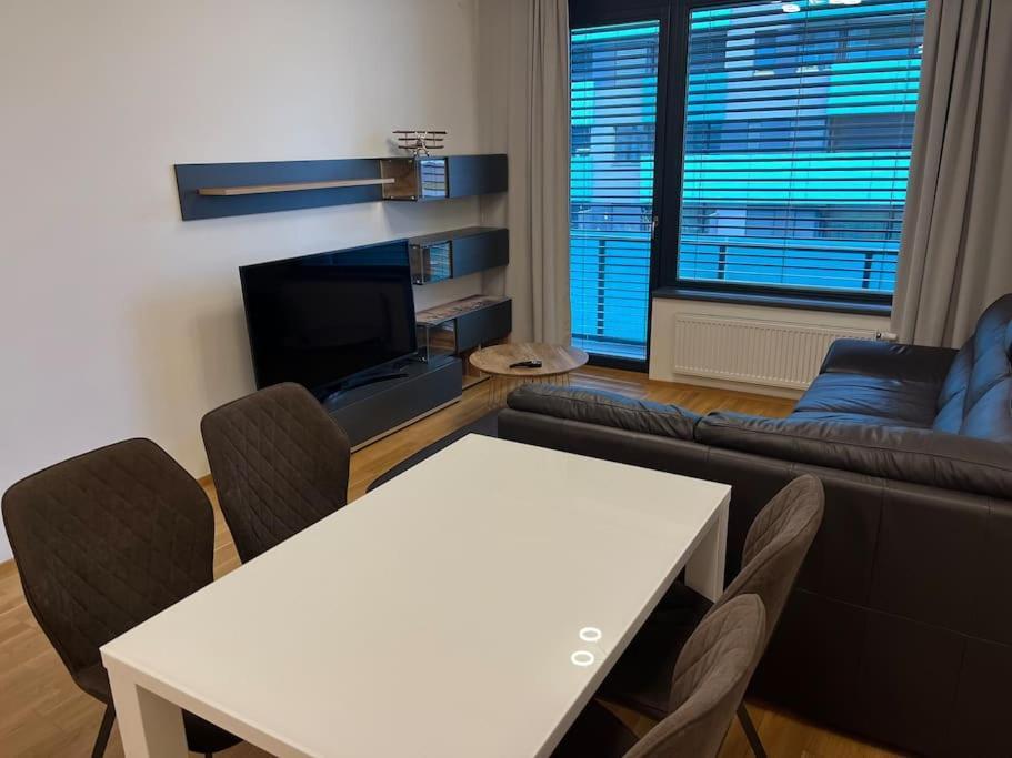 Apartman Holesovice,Balkon,Garaz Praga Zewnętrze zdjęcie