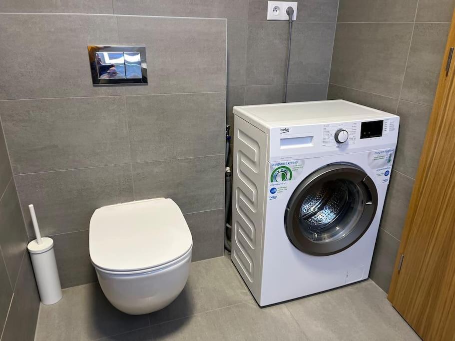 Apartman Holesovice,Balkon,Garaz Praga Zewnętrze zdjęcie