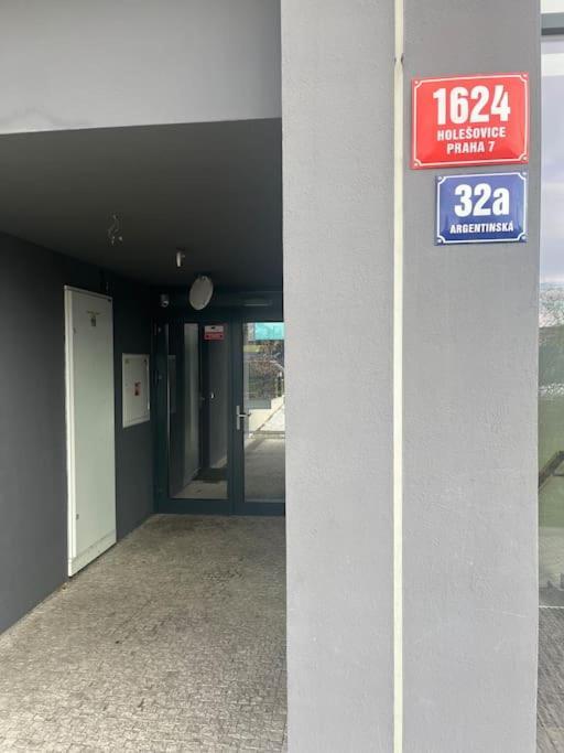 Apartman Holesovice,Balkon,Garaz Praga Zewnętrze zdjęcie