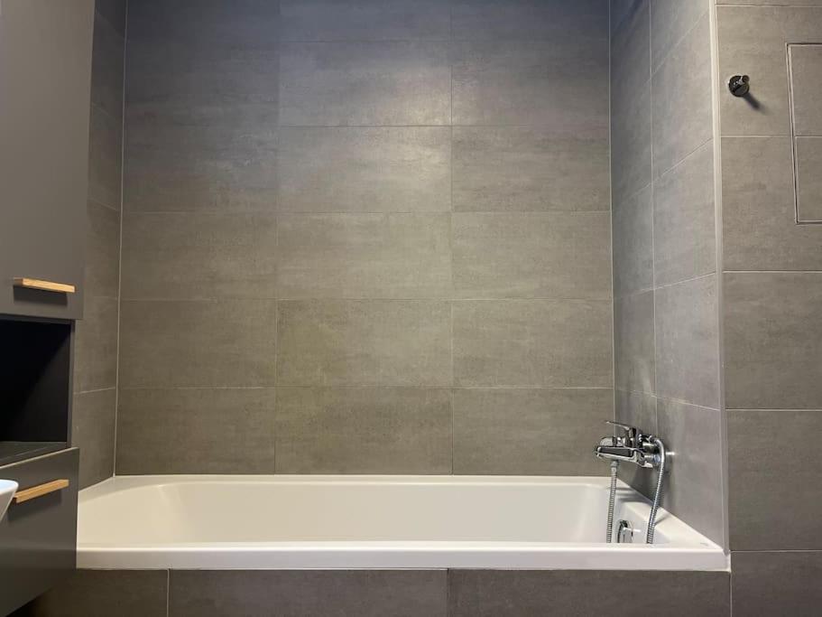 Apartman Holesovice,Balkon,Garaz Praga Zewnętrze zdjęcie